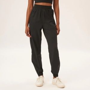 Summit Track Pant in Black